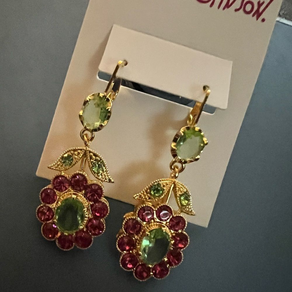 🌺 Betsey Johnson crystal flower stunning dangle earrings 🌺